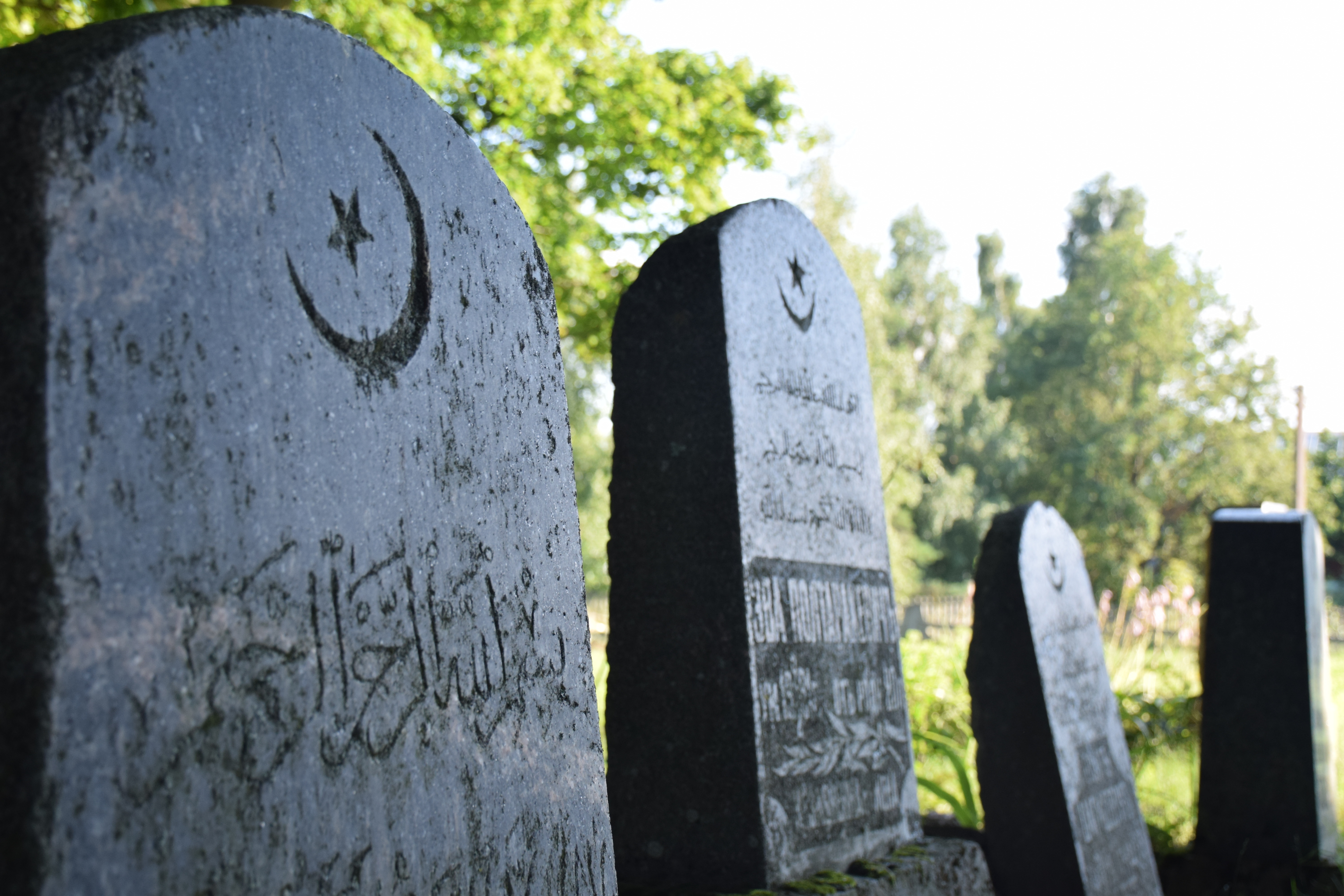 Modern graves at Nemezis cemetery.JPG