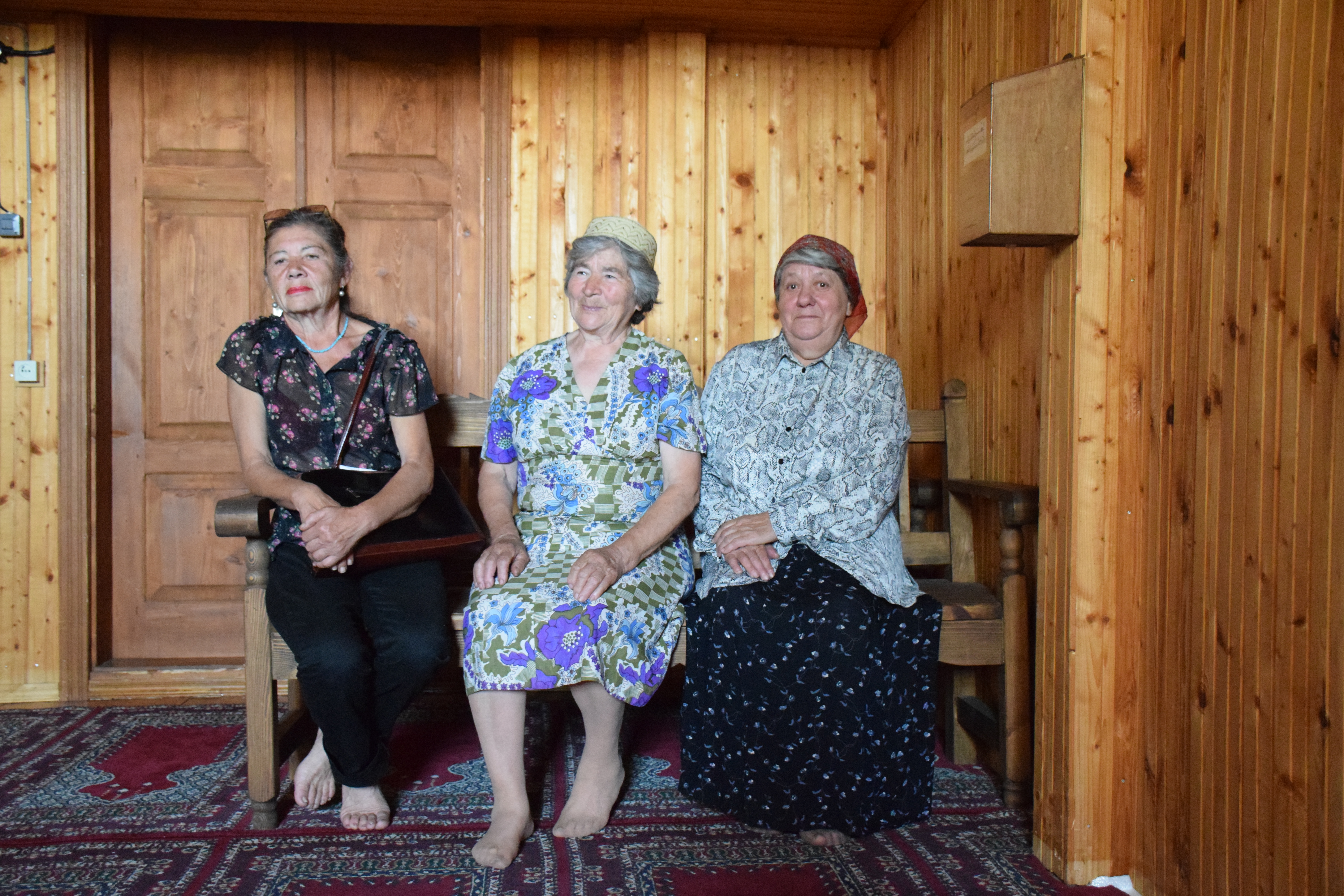 Women of Keturiasdesimt Totoriu.JPG