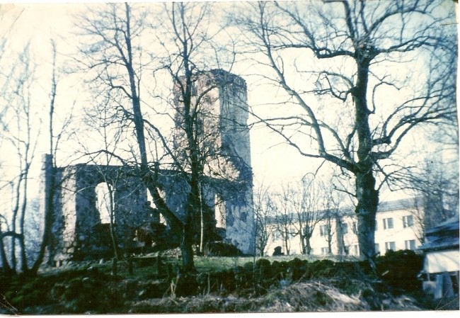 priekule-church-ruins-pre-restoration